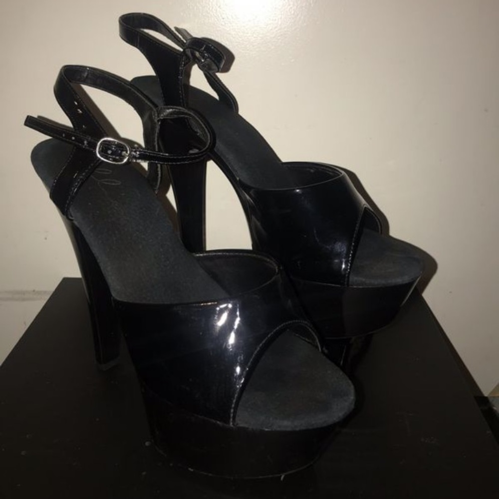 💕 Woman’s Black/Patten Leather Platform Heels 👠